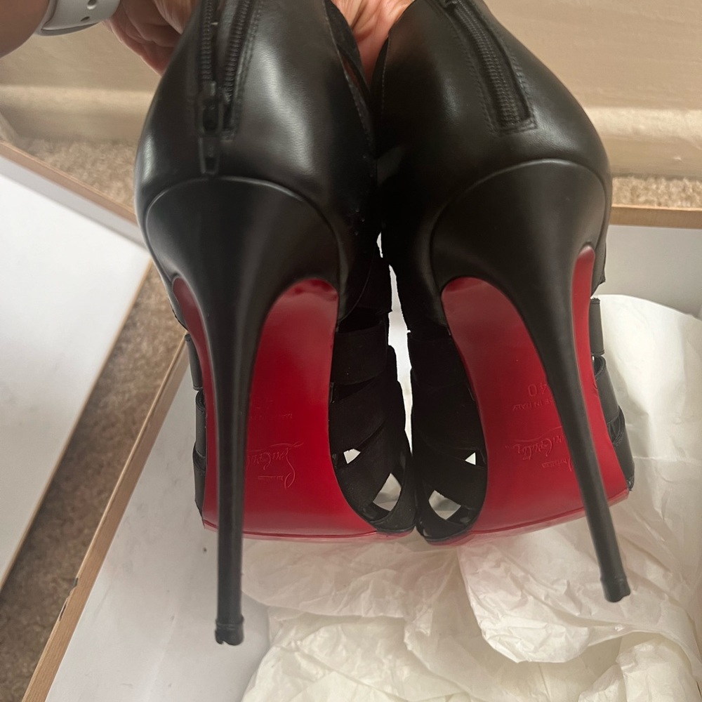 Authentic Christian Louboutin - Toot Mignonne